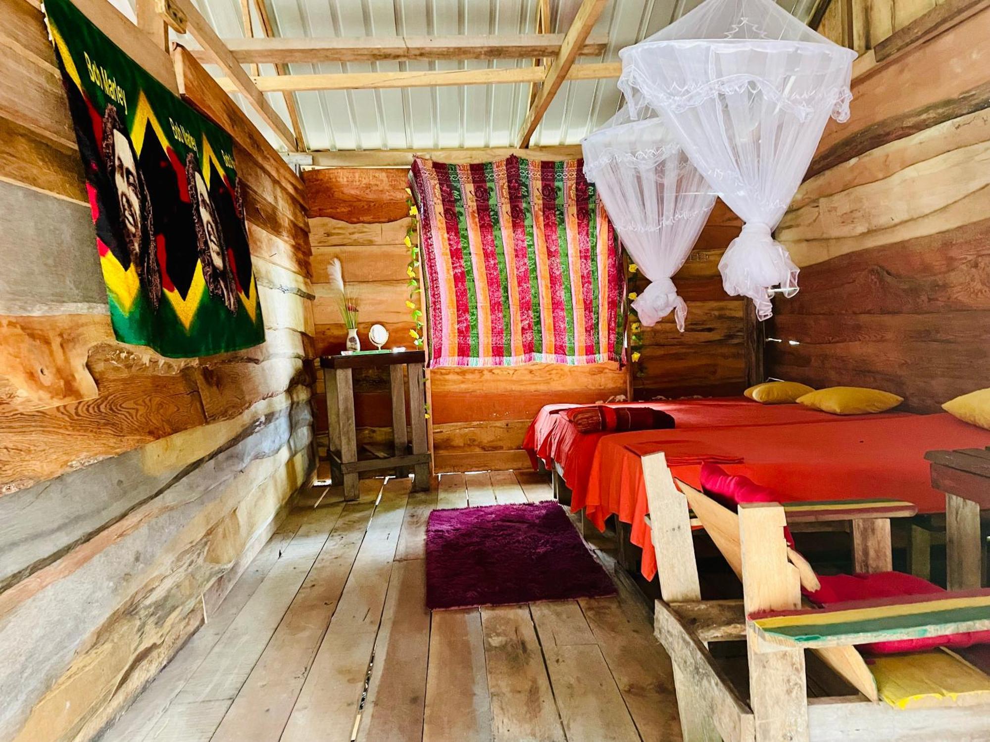 Land Of Promise - Reggae Bar & Eco Village Zanderij Екстер'єр фото