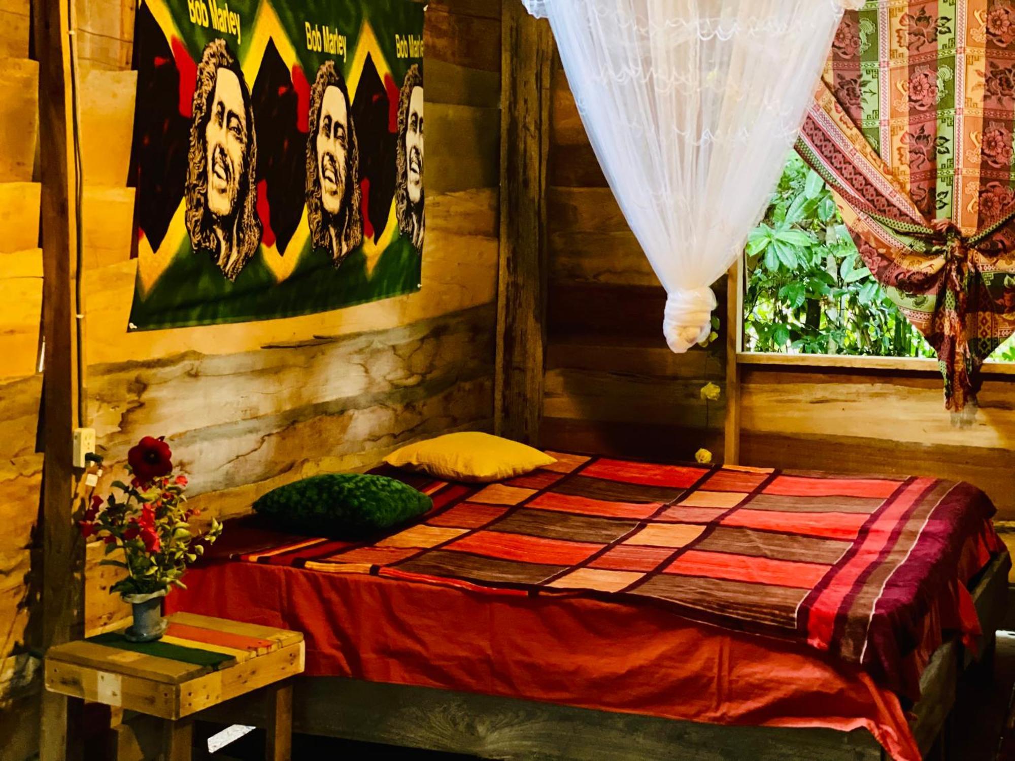 Land Of Promise - Reggae Bar & Eco Village Zanderij Екстер'єр фото