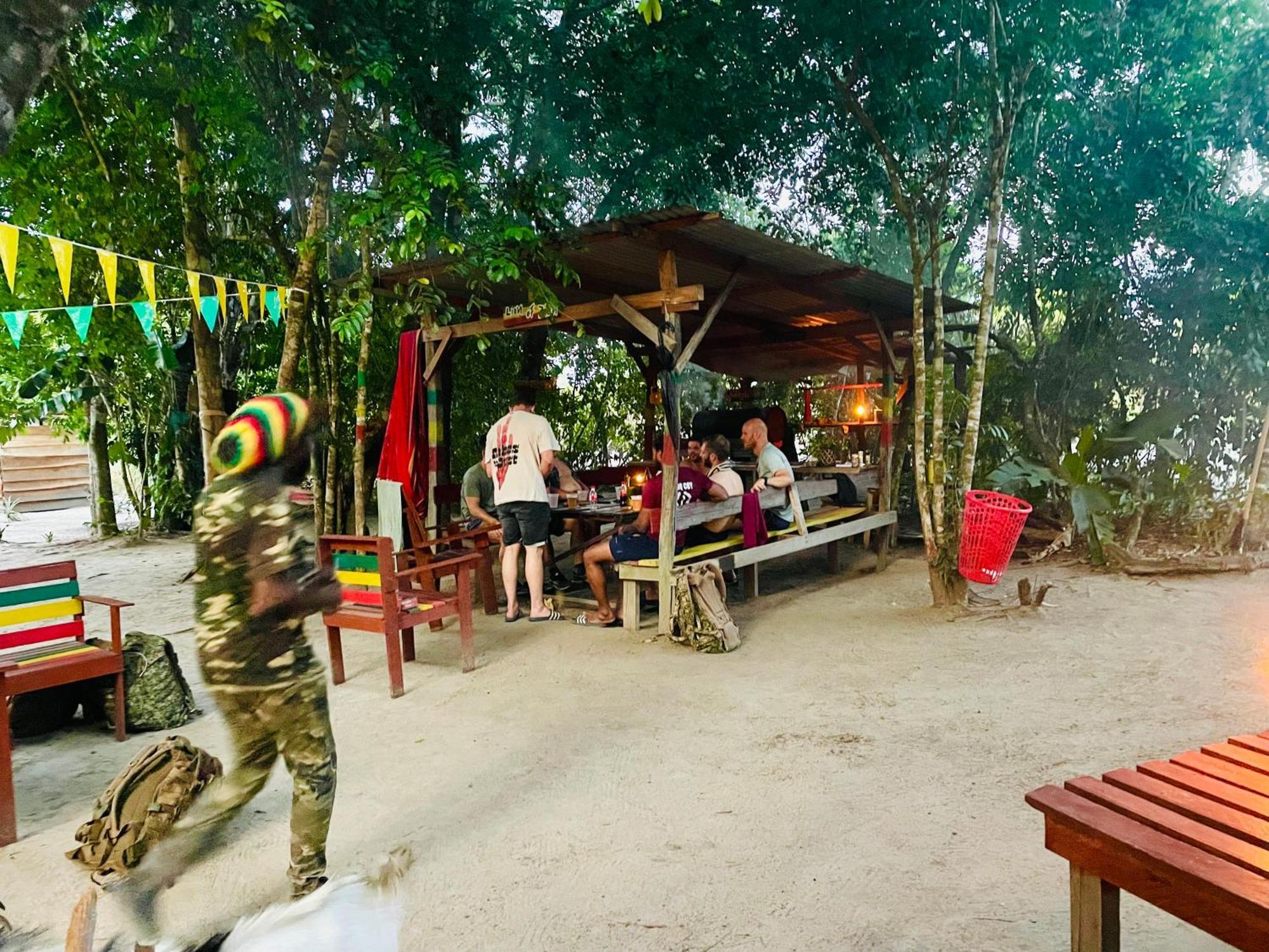Land Of Promise - Reggae Bar & Eco Village Zanderij Екстер'єр фото