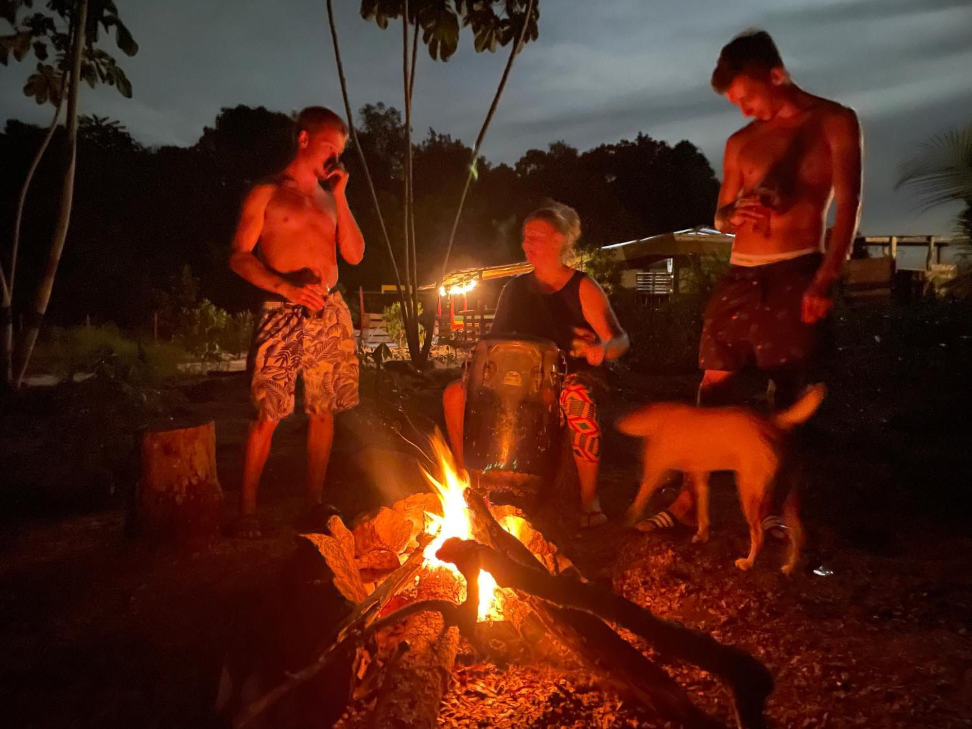 Land Of Promise - Reggae Bar & Eco Village Zanderij Екстер'єр фото