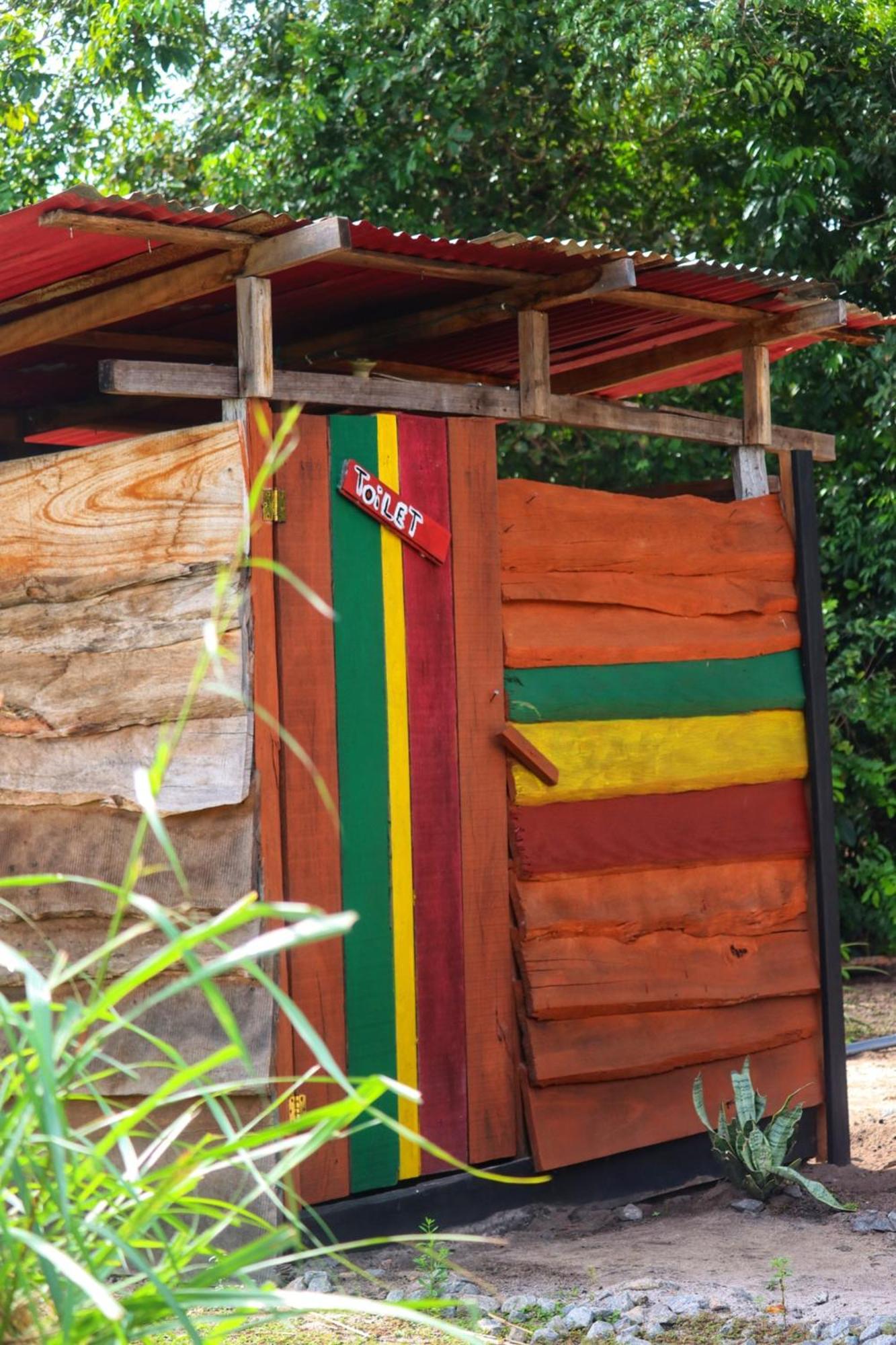 Land Of Promise - Reggae Bar & Eco Village Zanderij Екстер'єр фото