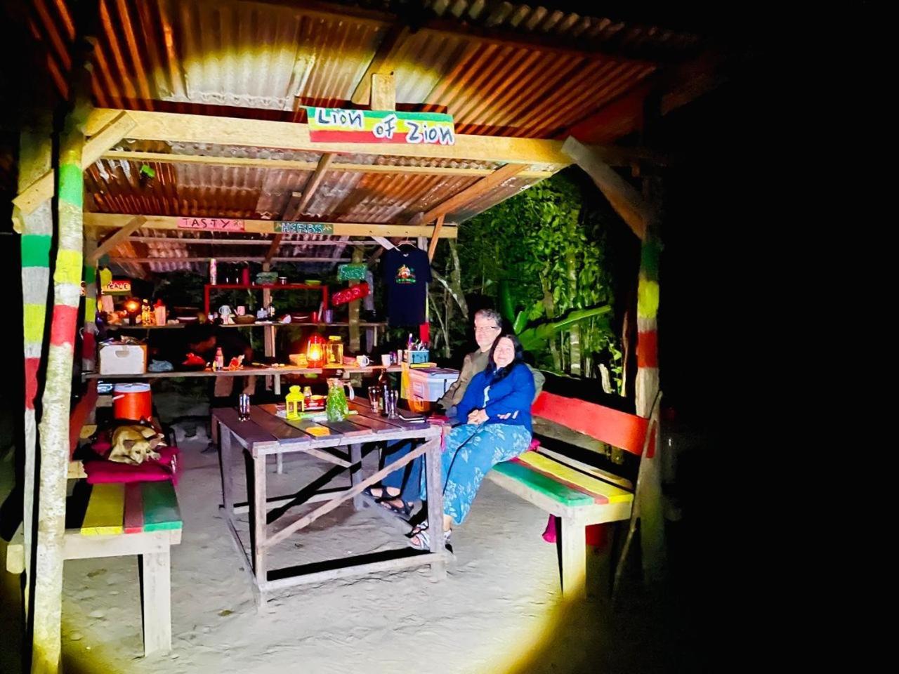 Land Of Promise - Reggae Bar & Eco Village Zanderij Екстер'єр фото